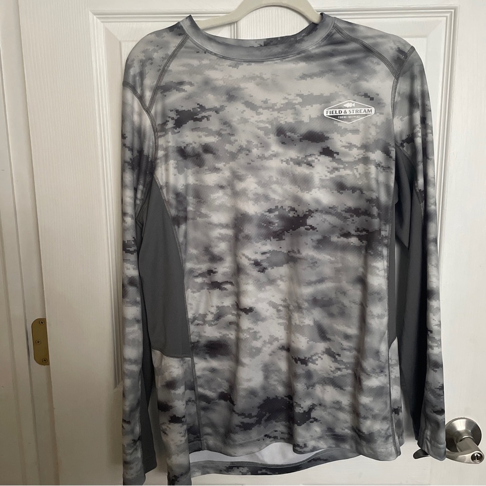 Field & Stream Hunting T-Shirt Men's - MED-  Long Sleeve- Camouflage